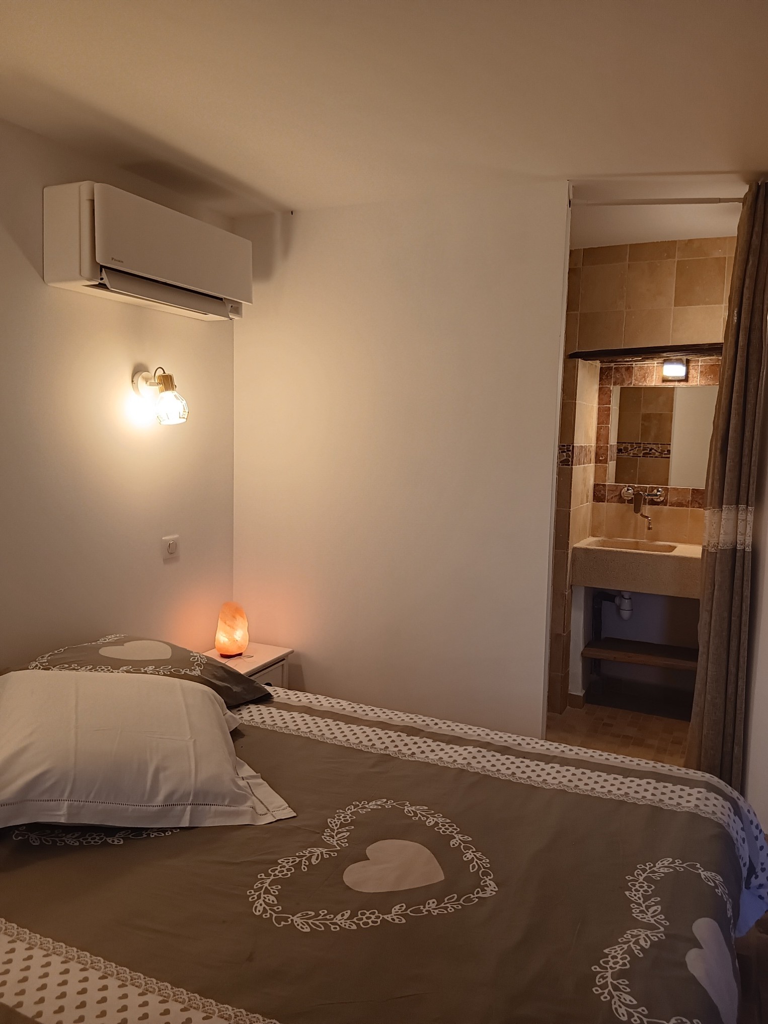 Chambre et salle de bains