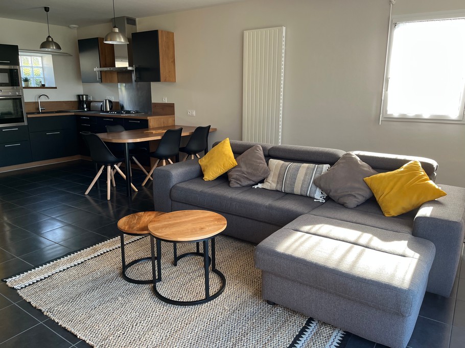 A 35 m² living area comprising a lounge, living room and kitchen. Sofa bed. Direct access to the terrace and garden from the lounge area.