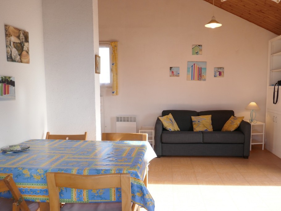 Coin salon avec canapé convertible en 140