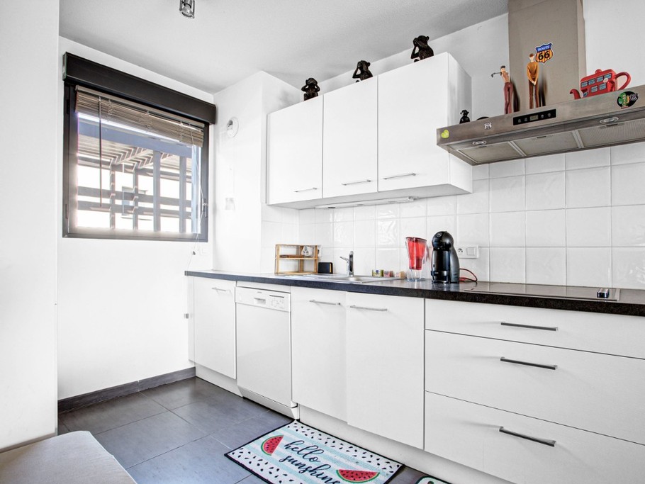 Cuisine bien équipée, avec régrigérateur, congélateur, four micro-ondes, Dolce gusto, lave vaisselle......