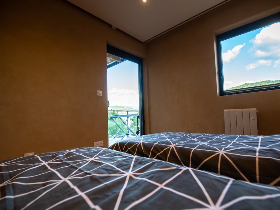 Halte Air et Go/ Cheval blanc/ Chambre rez lit 2 x 80 x 200