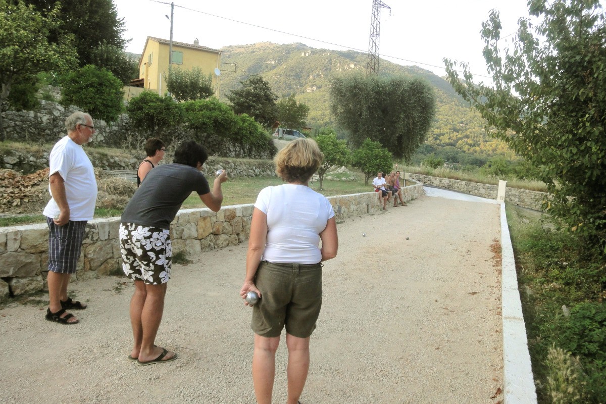 UNE PARTIE DE BOULES CA VOUS TENTE?