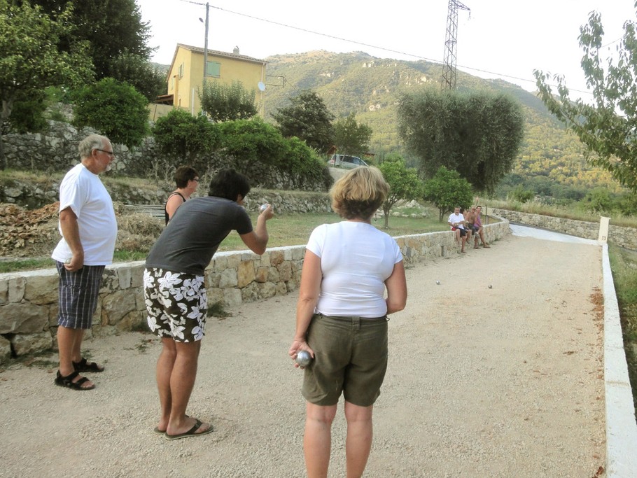 UNE PARTIE DE BOULES CA VOUS TENTE?