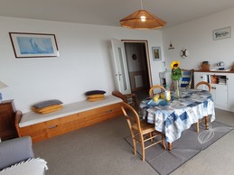 Single bed living room