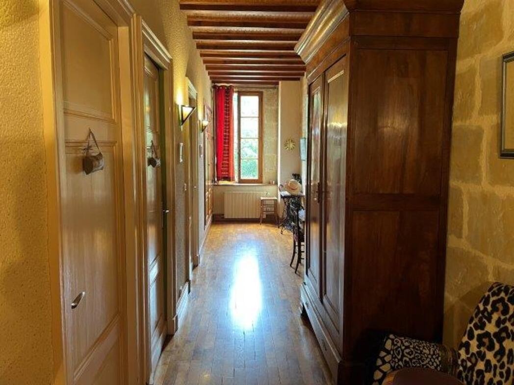 Couloir accès aux chambres et à la salle de bain