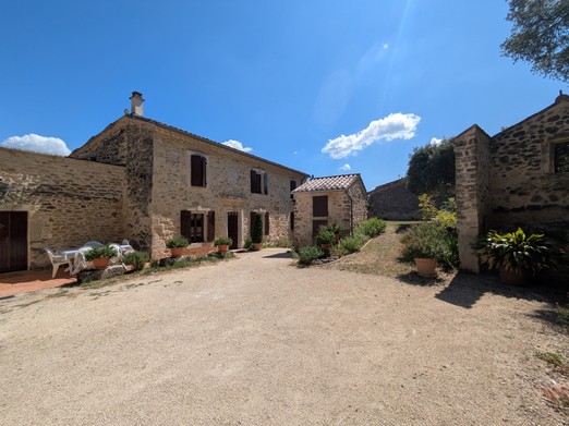 Mas typique provençal