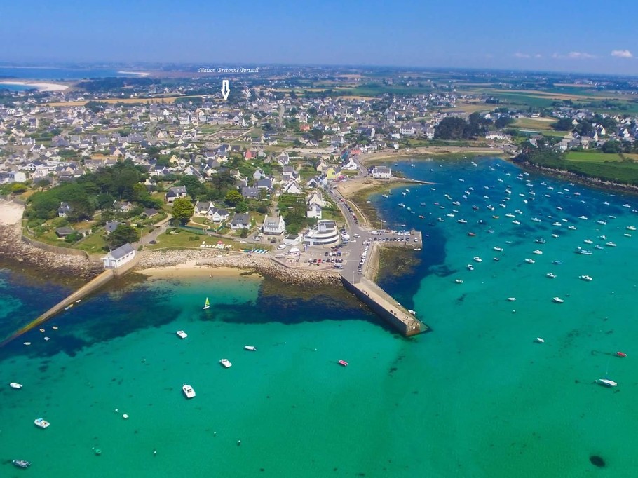 La maison est toute proche de la mer et de portsall
