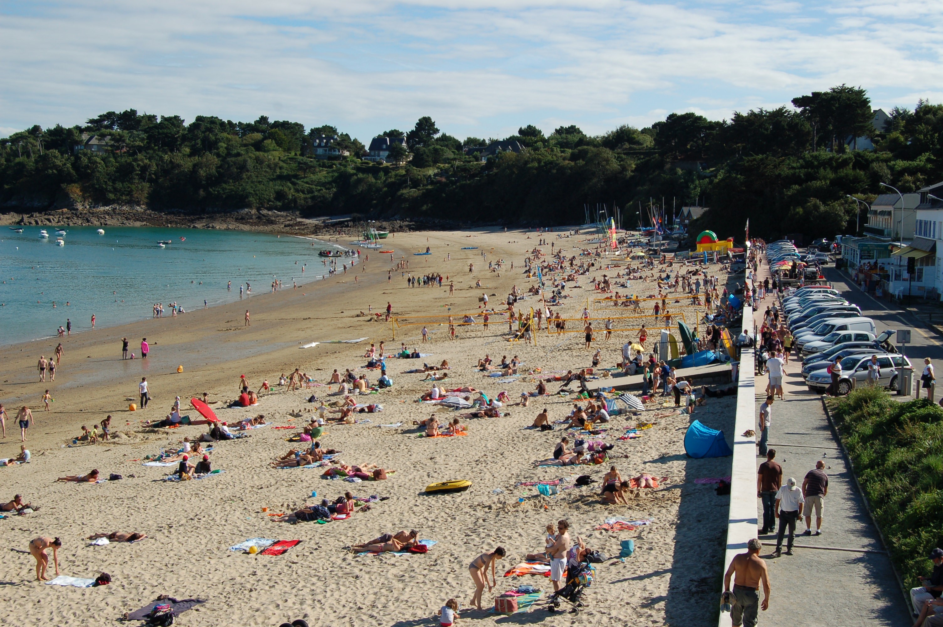 La plage de Port Mer à Cancale (école de voile)