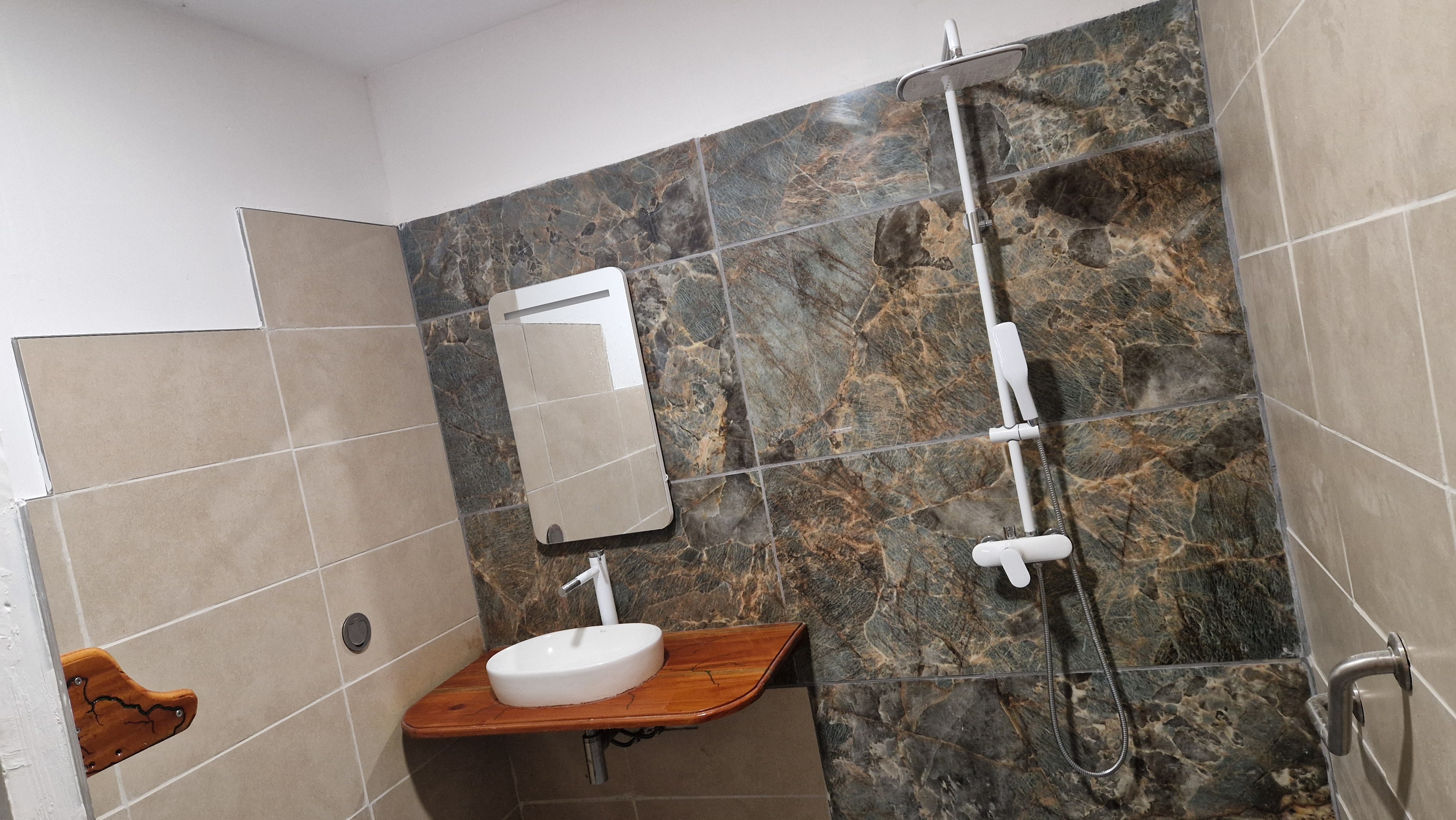 Salle de douche privée - Rez-de-chaussée - Gîte Ukhutula , Vollore-Montagne , Puy-de-Dôme , Auvergne