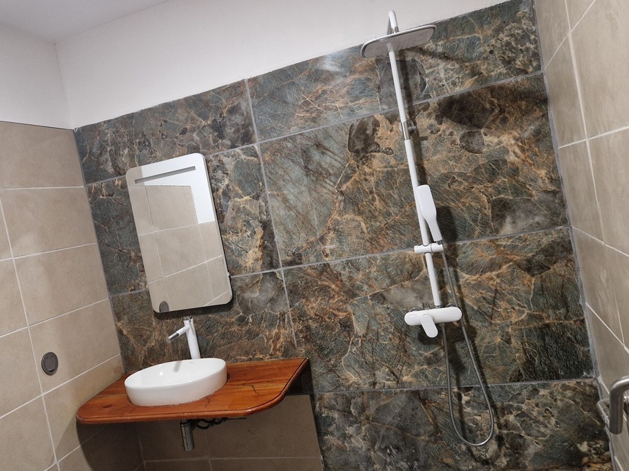 Salle de douche privée - Rez-de-chaussée - Gîte Ukhutula , Vollore-Montagne , Puy-de-Dôme , Auvergne