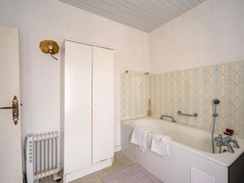 Salle de bain avec toilettes indépendant et privé
