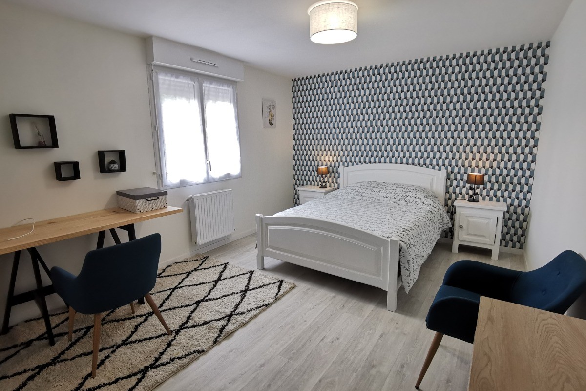 Etage: Chambre 2 avec lit 140
