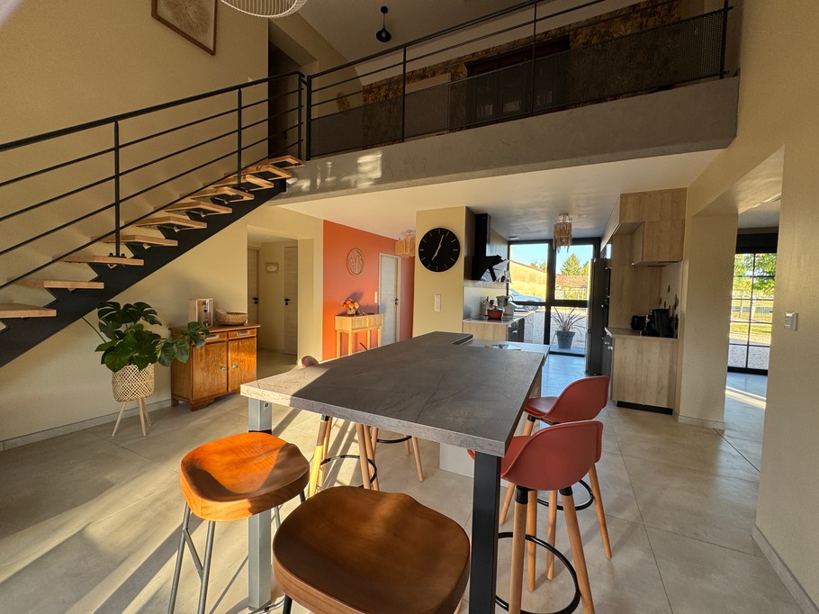 grande pièce de vie /cuisine