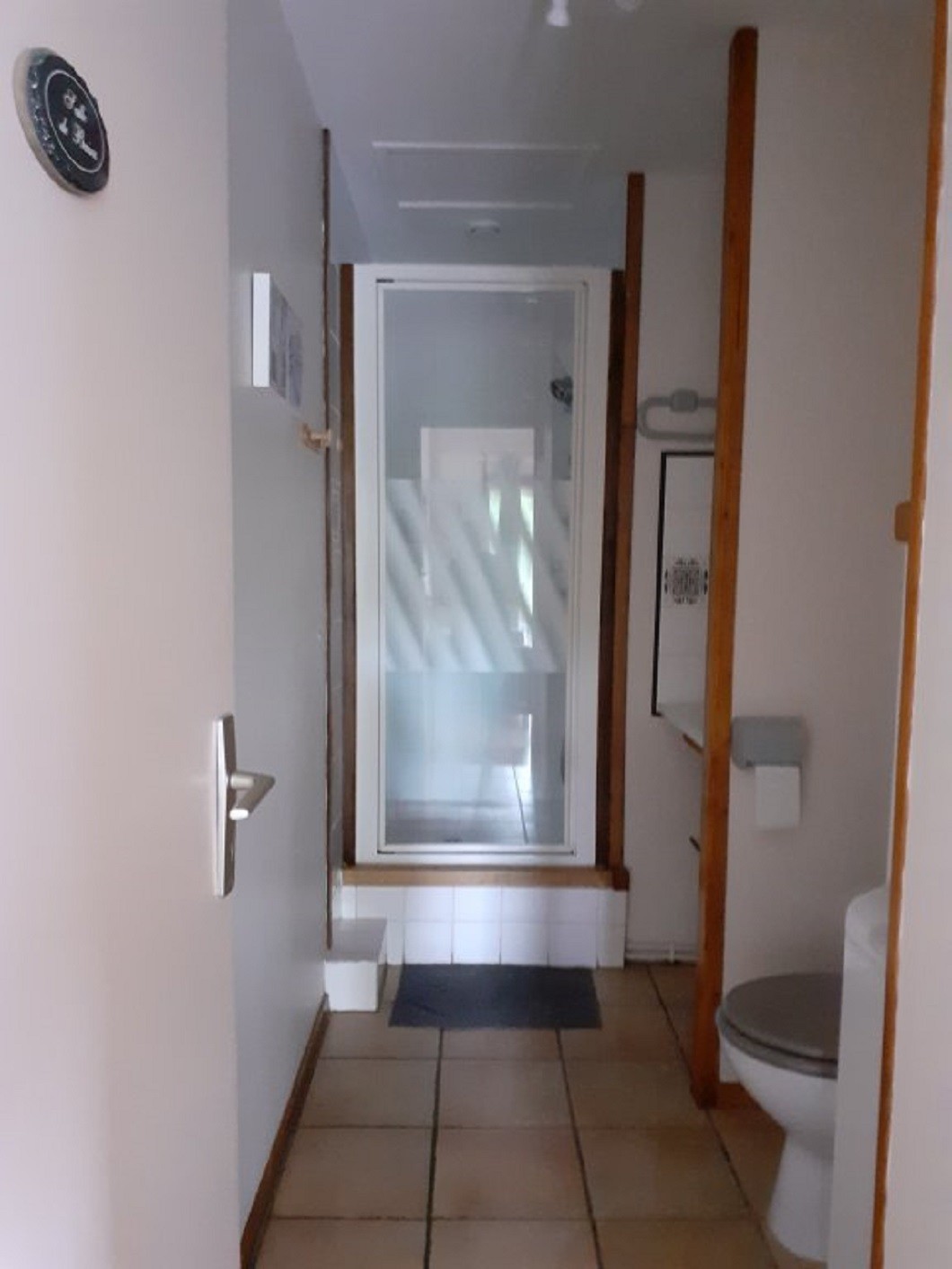 Gîte "Pic de Cluzel" : The shower room with WC