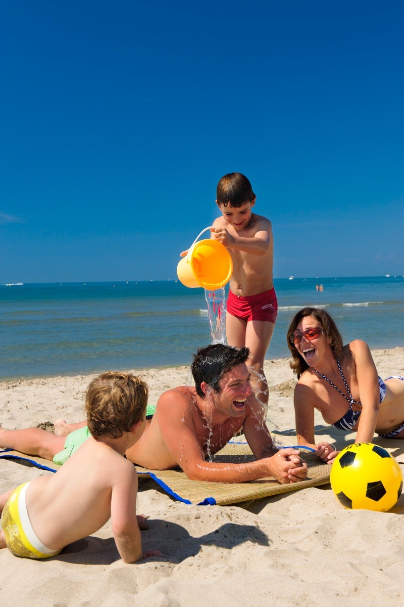 famille à la plage