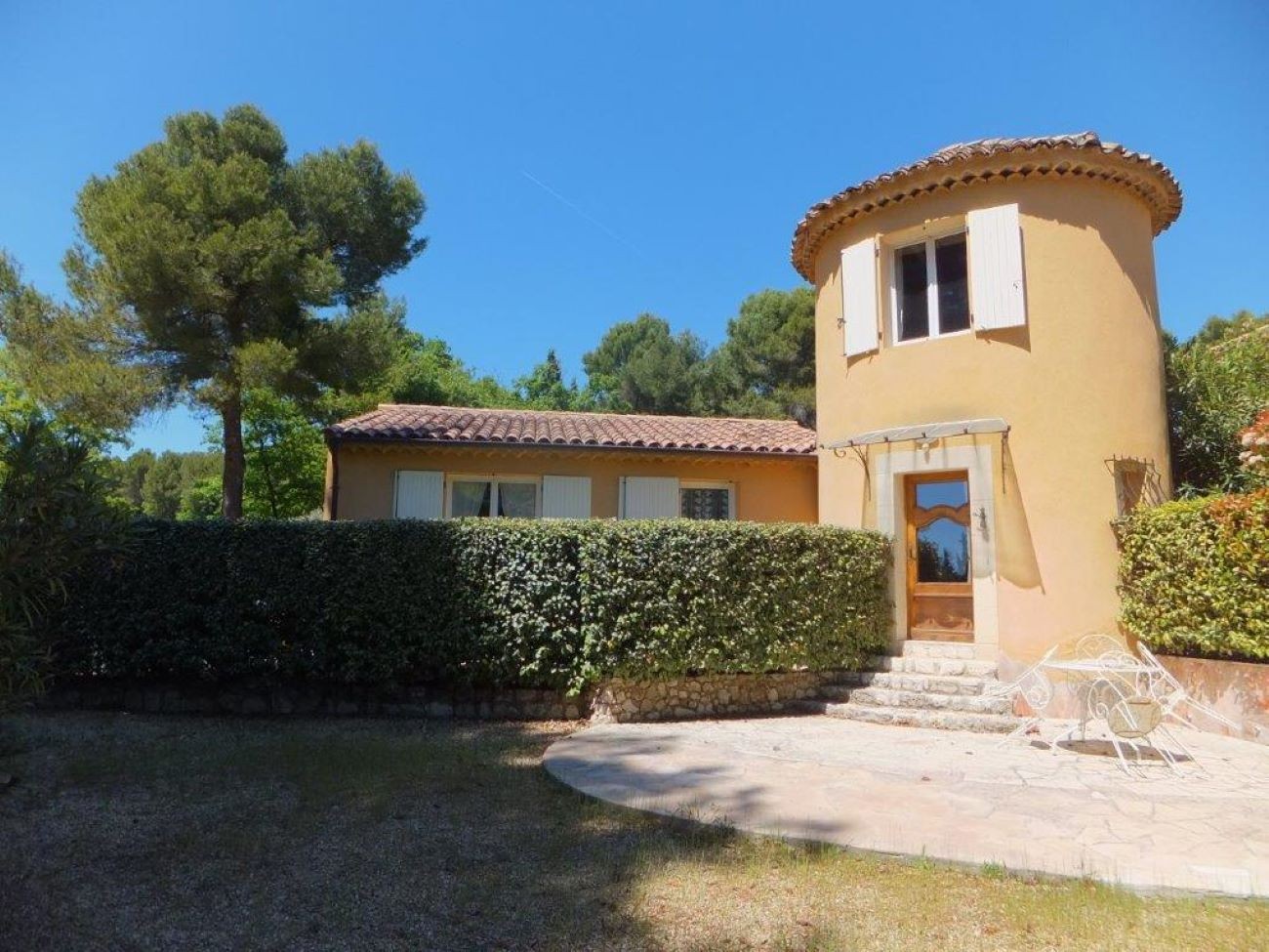 tour mitoyenne et sa terrase