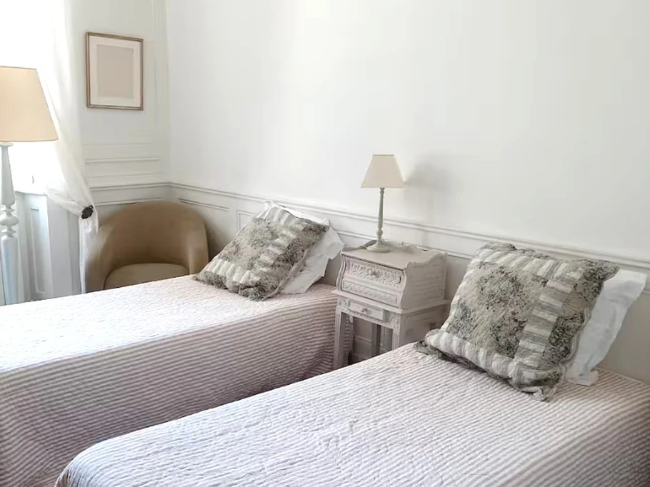 Bedroom 1 - 2 beds 90 cm