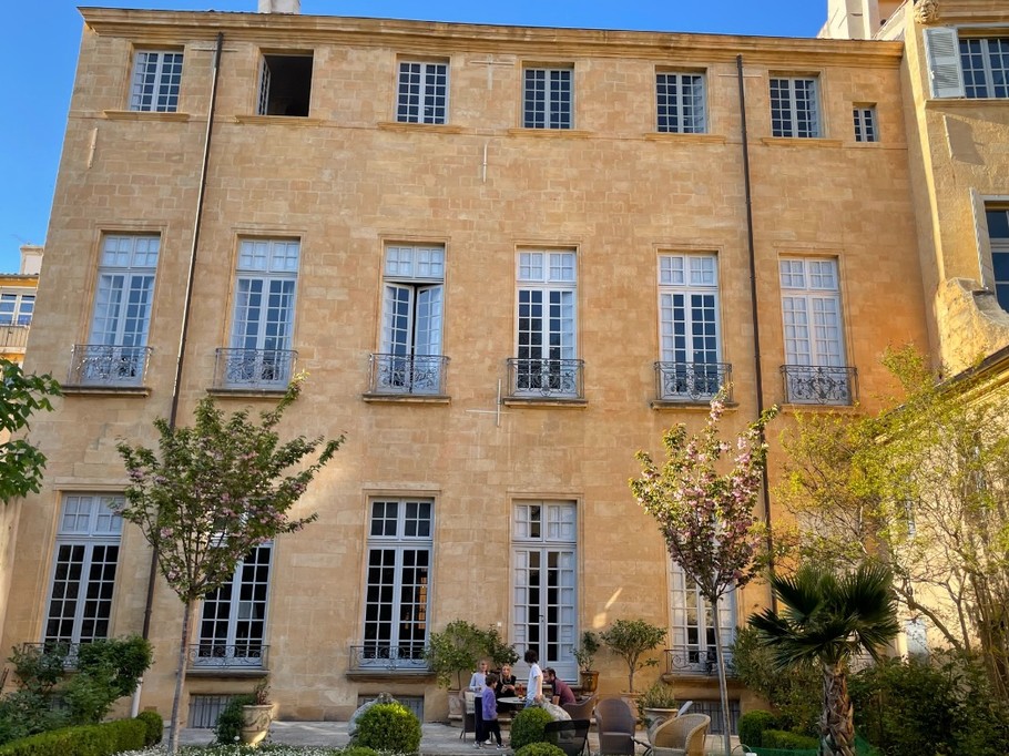 Crédit SERGENT - hôtel d'Arlatan vue du jardin