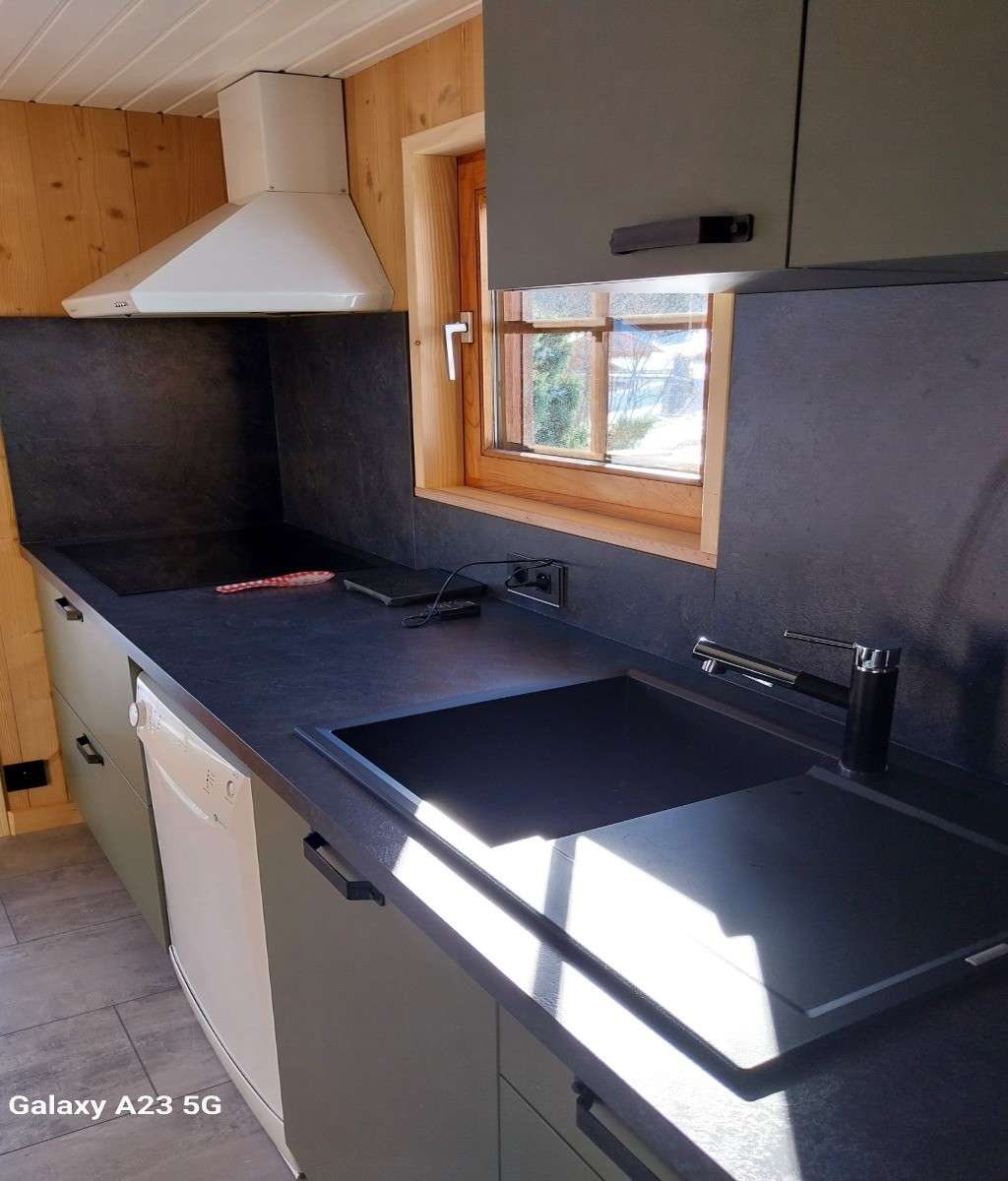 cuisine donnant sur la petite terrasse