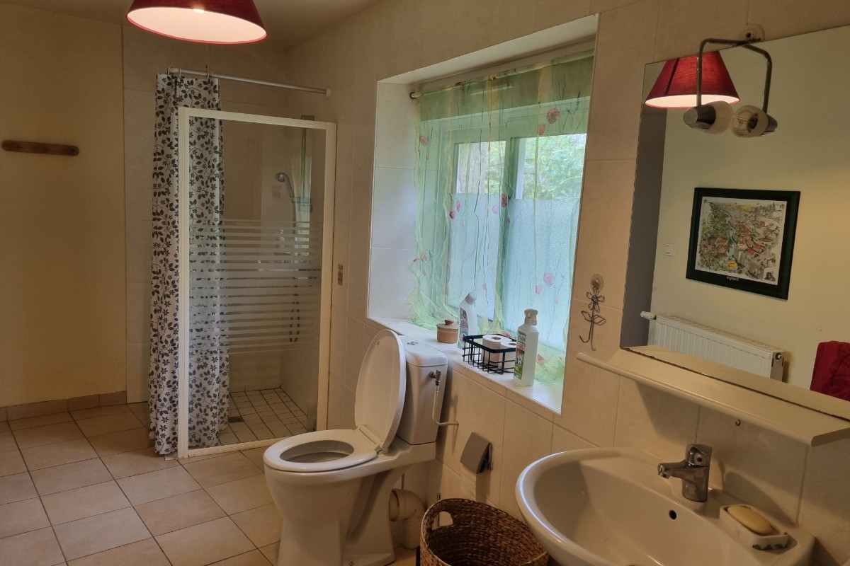 Salle de bain familiale et facile d'accès