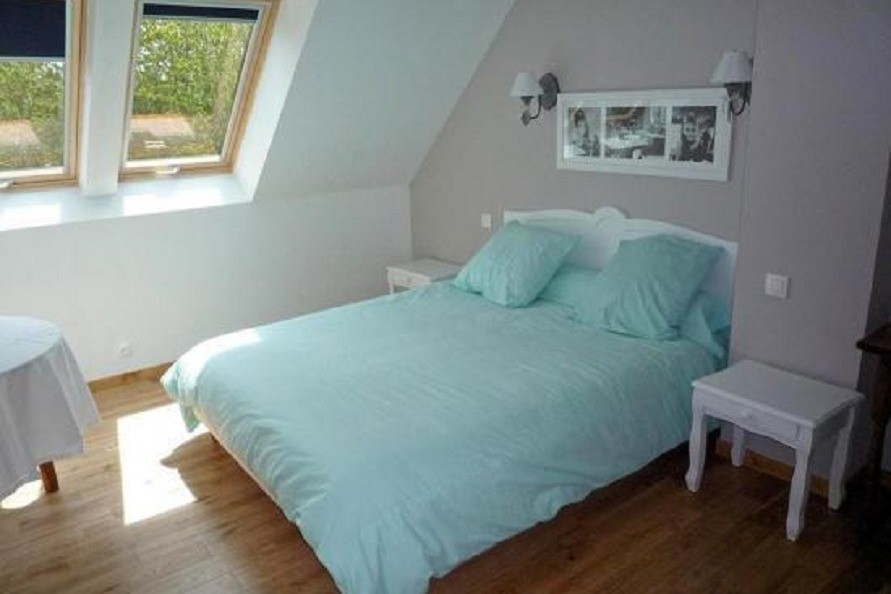 Etage: chambre 2 avec lit 160 et placard penderie