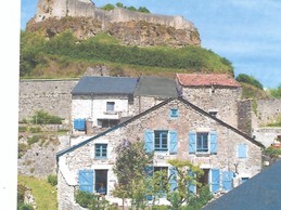 Les volets bleus, in the heart of the Cité