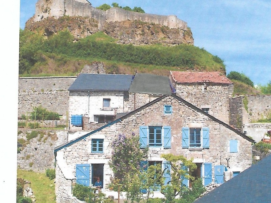 Les volets bleus, in the heart of the Cité