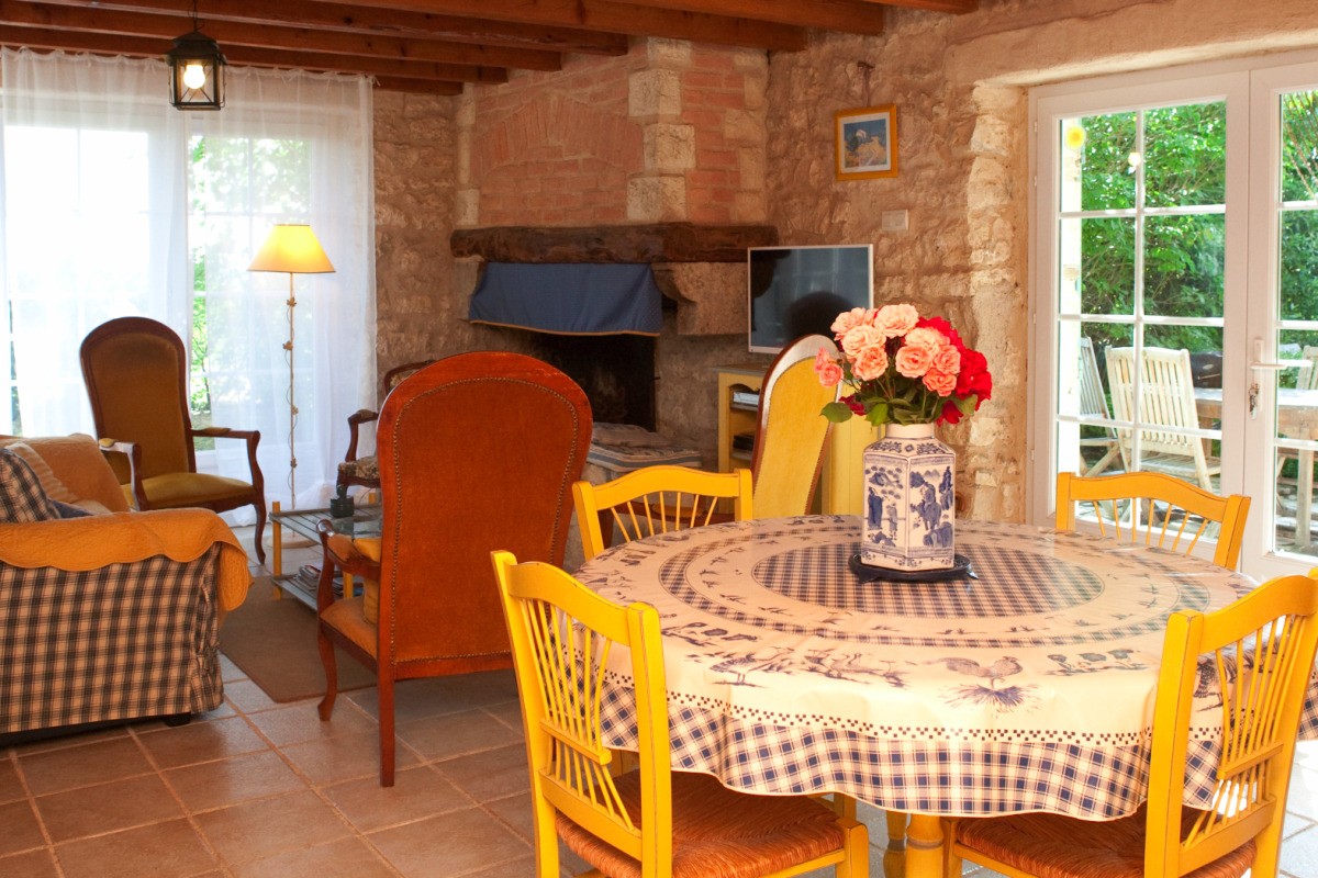 Séjour cuisine donnant sur terrasse