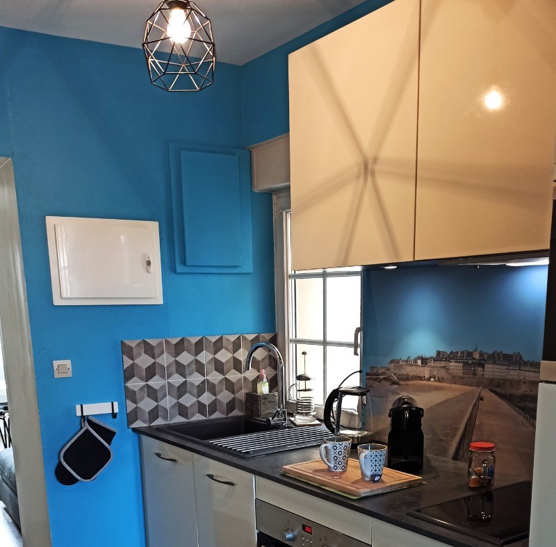 Cuisine toute équipée et fonctionnelle