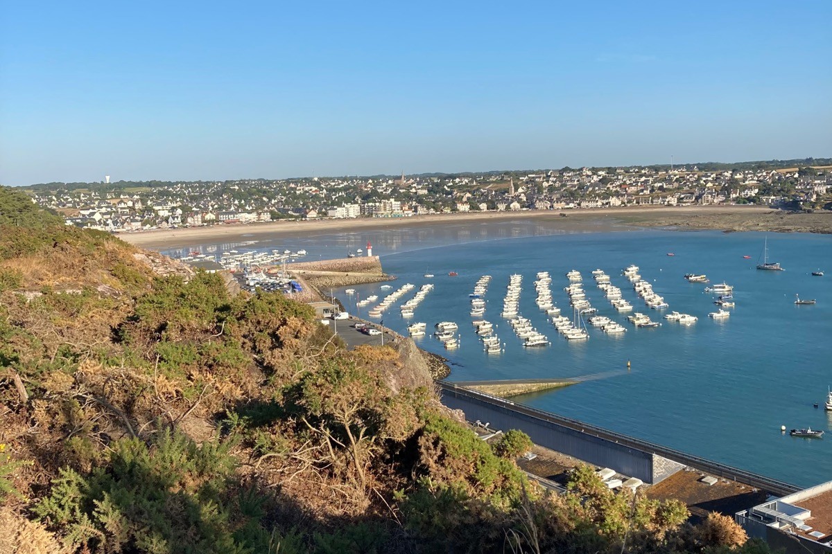 Le port (vue du GR34)
