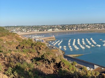 Le port (vue du GR34)