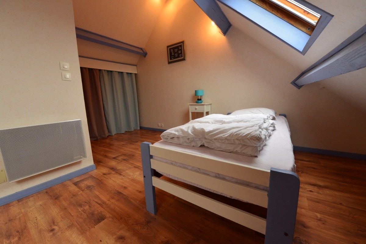 La chambre avec 2 lits simples