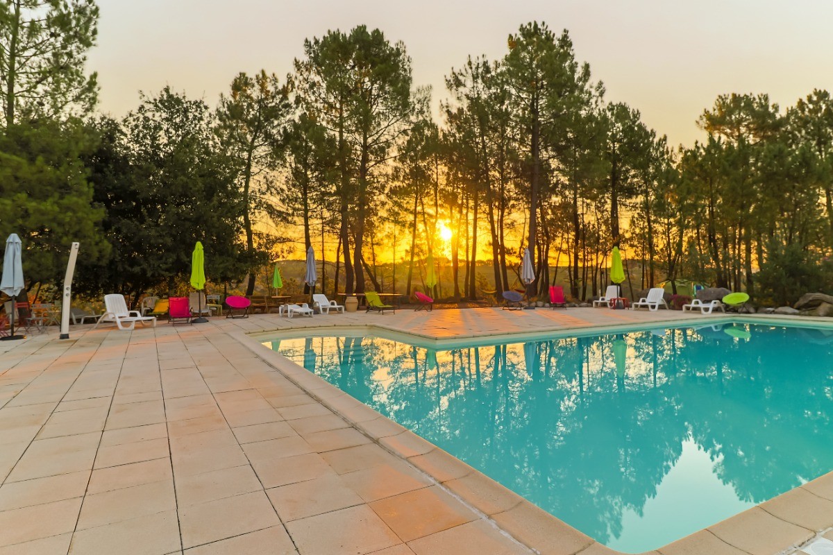 Lever de soleil sur la piscine