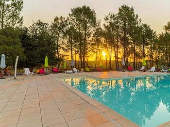 Lever de soleil sur la piscine