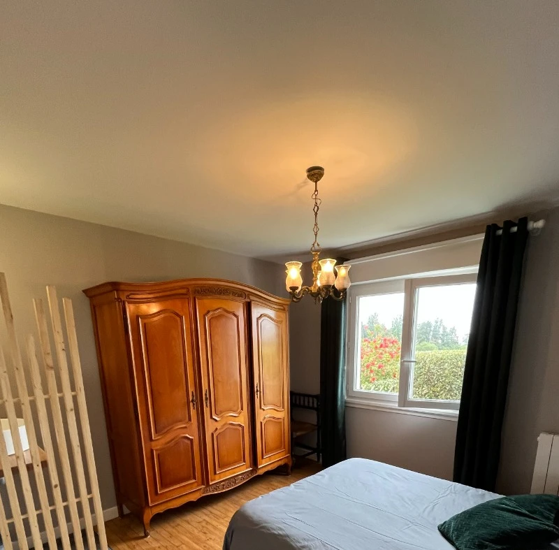 Chambre avec lavabo