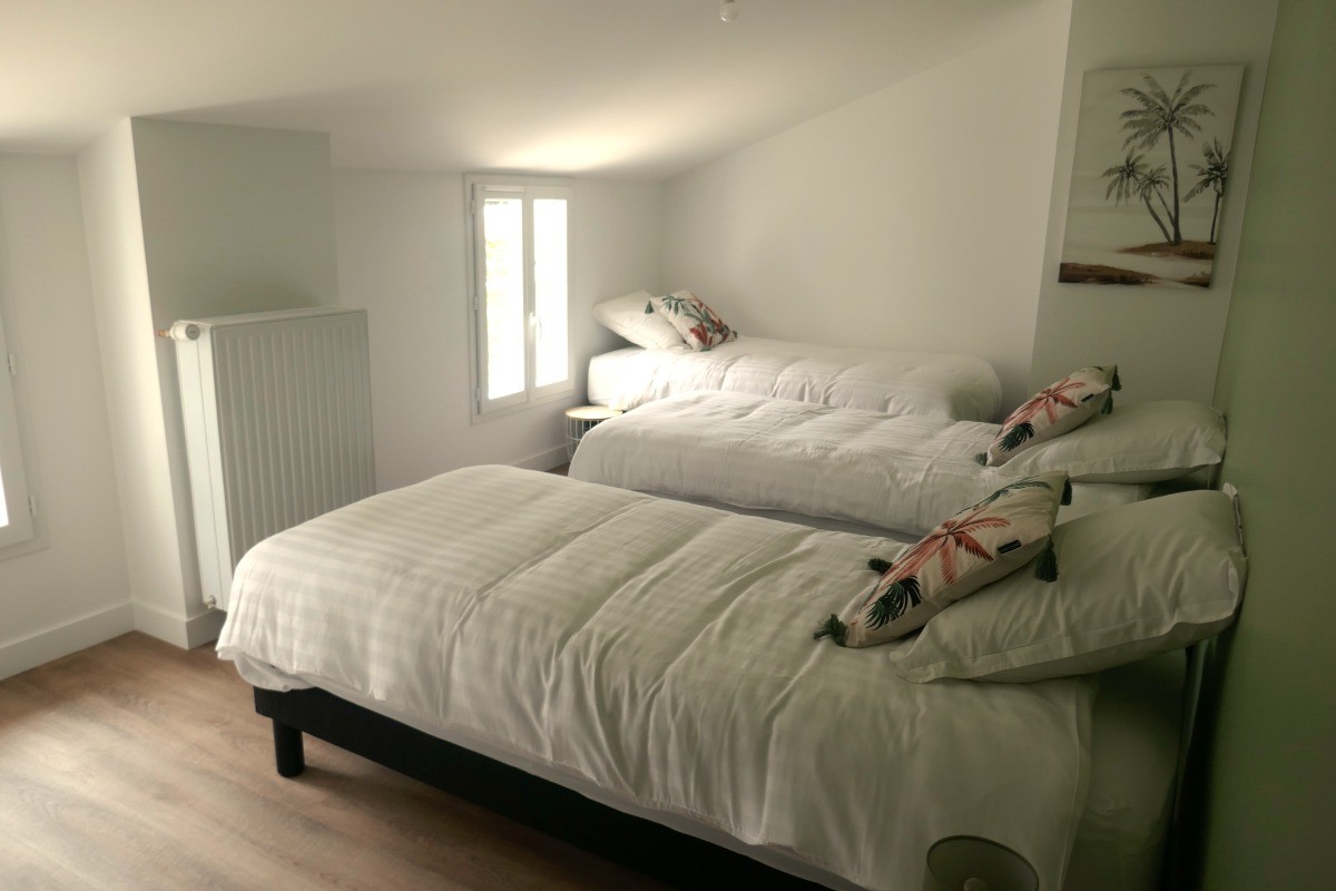 Chambre 2 étage 3 lits simples