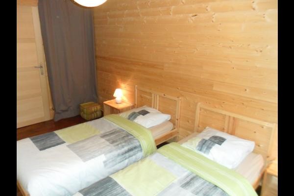 Chambre avec les rideaux tirés