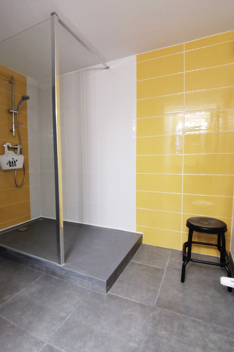 RDC: salle d'eau avec douche à l'italienne