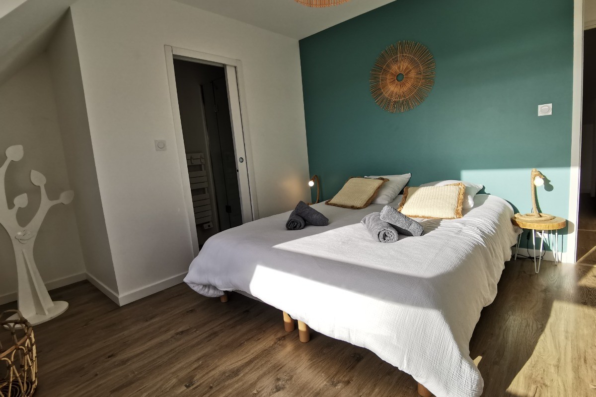 Etage : Chambre 3 avec lit 160 et vue mer