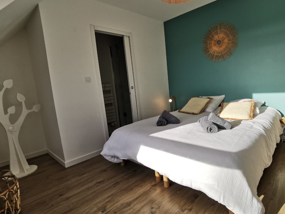 Etage : Chambre 3 avec lit 160 et vue mer