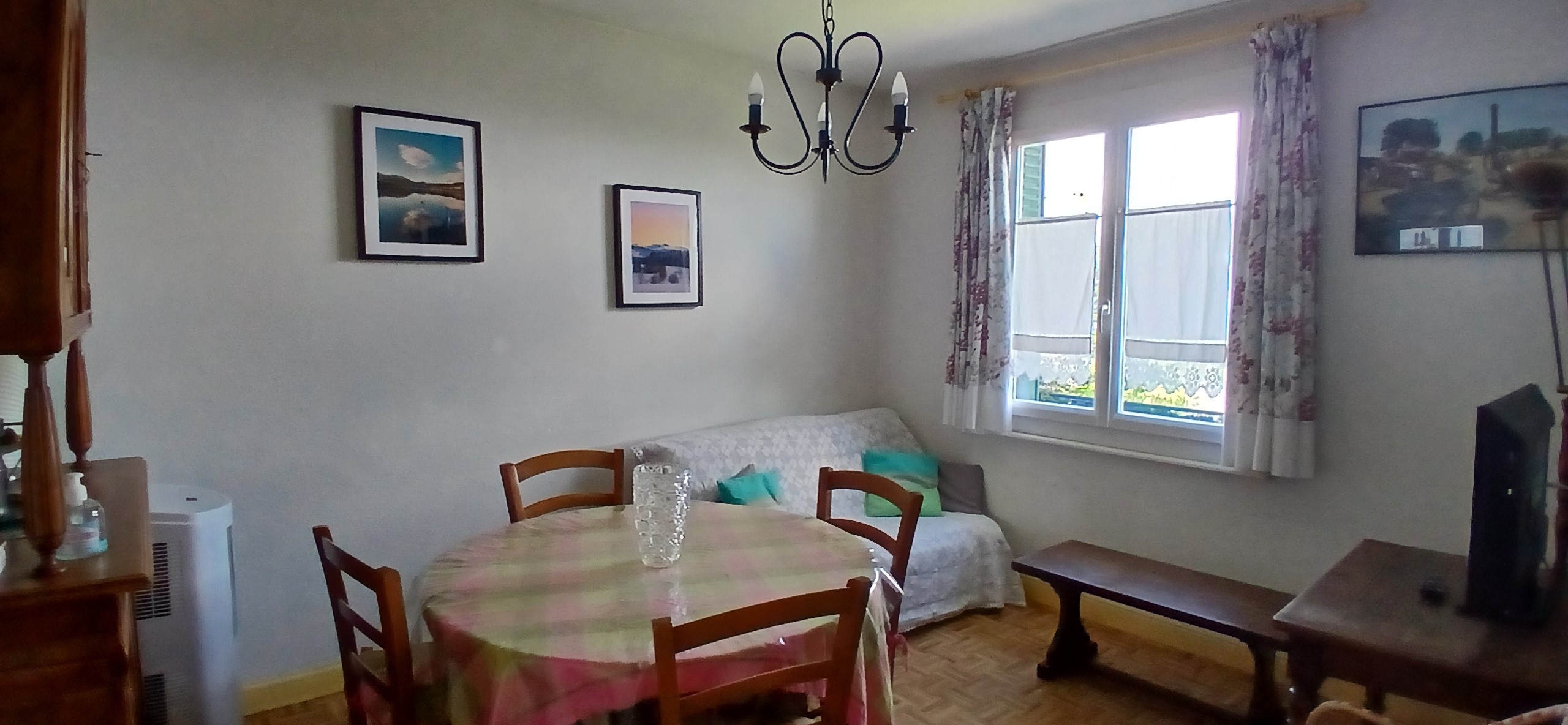 Gîte "Les Châtaigniers", Sarcenat, Orcines, Puy de Dôme, Auvergne - Salon / Salle à manger