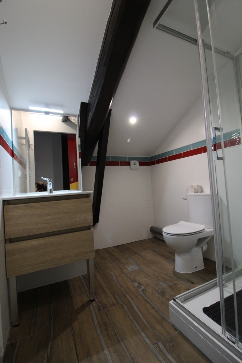 Salle d'eau avec wc - Chambre Tillie Anderson Docelles
