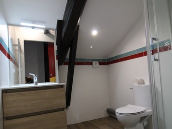 Salle d'eau avec wc - Chambre Tillie Anderson Docelles