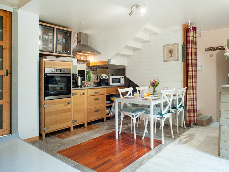 la 1ere partie de la cuisine ( plaque à induction et four