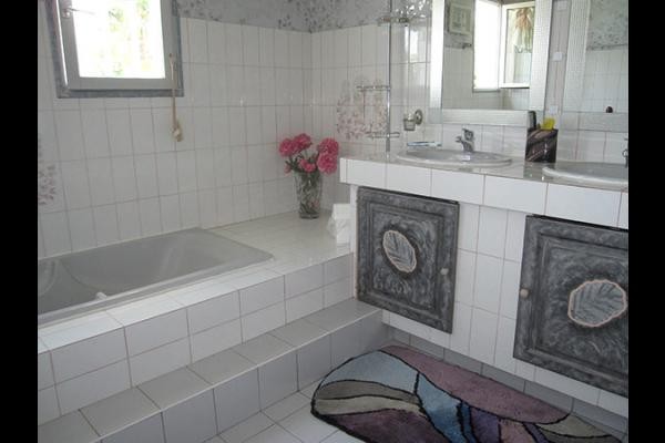 salle de bains avec 2 vasques   - Saint Juéry - Tarn