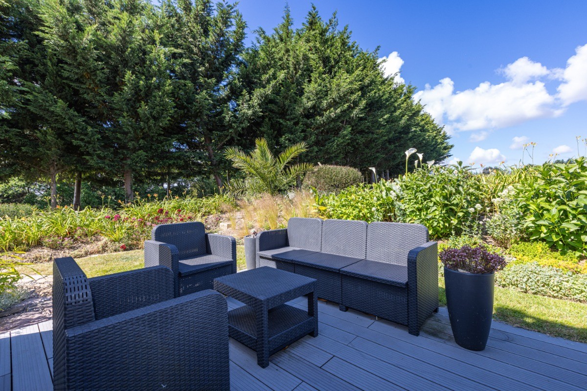Terrasse Ouest, salon jardin et table repas