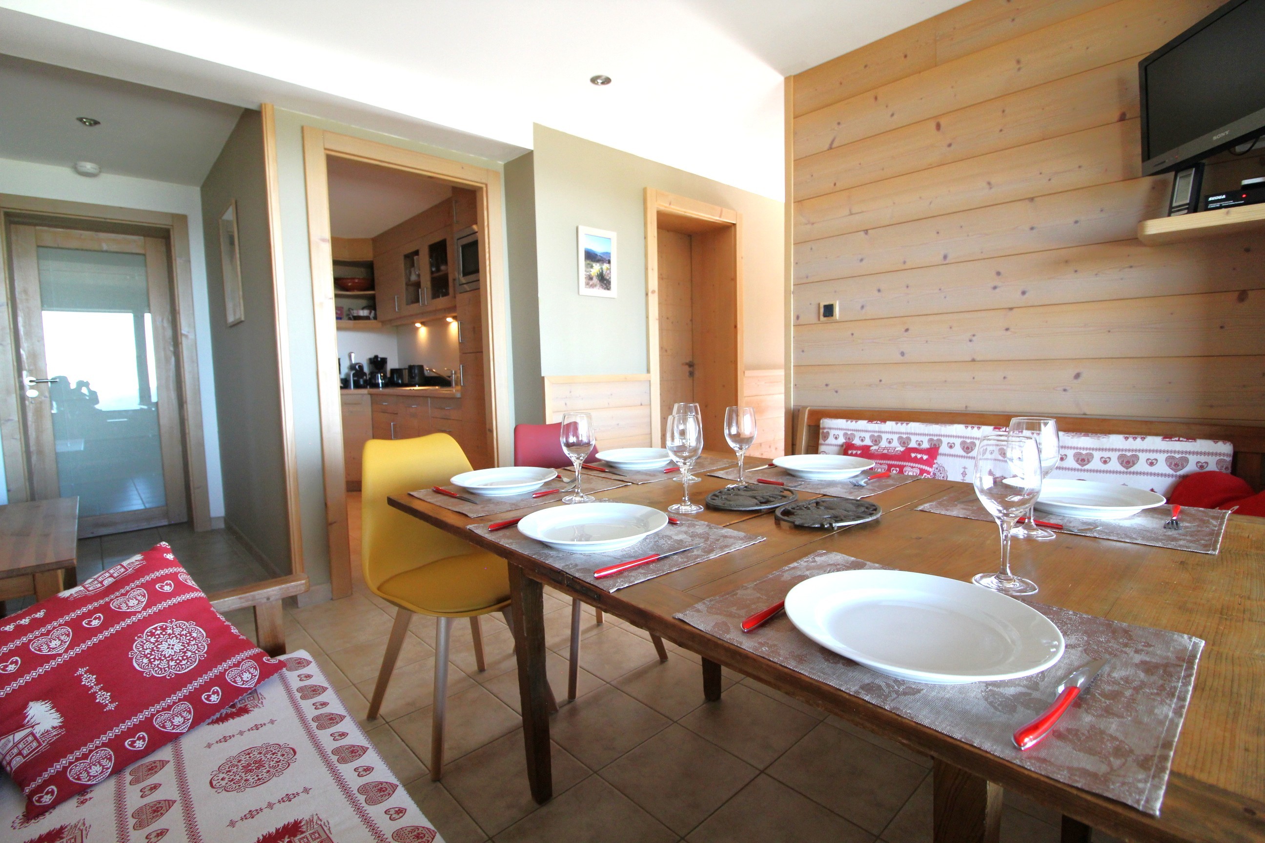 Séjour - Gîte Les Neufs Lieux – Gérardmer, 4 étoiles, piscine et vue imprenable sur le lac