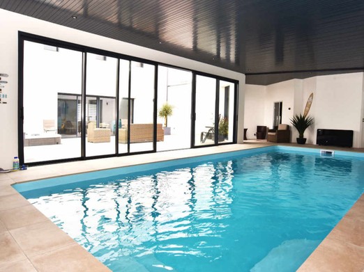 Piscine intérieure chauffée