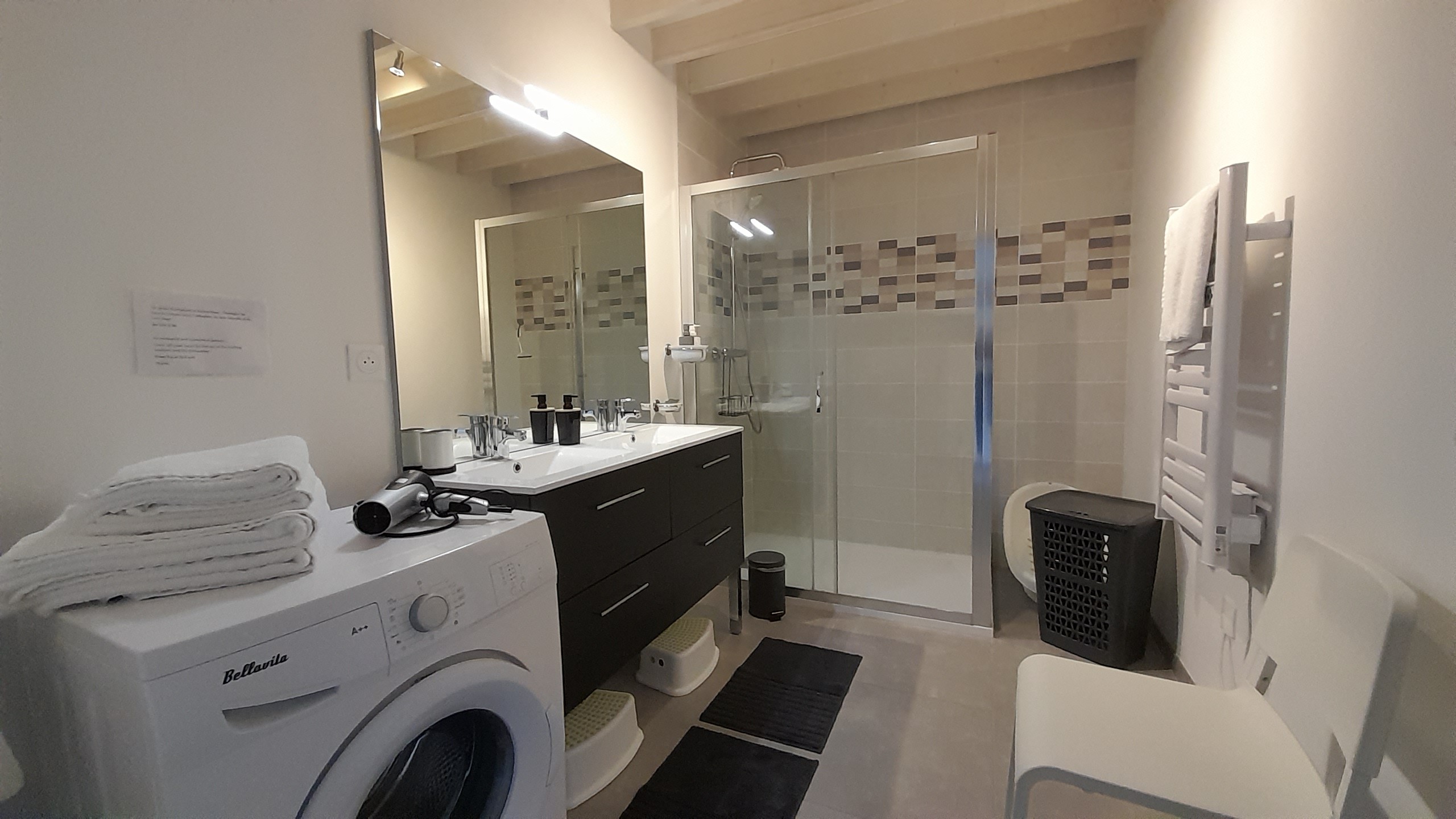 la salle de douche de la grange