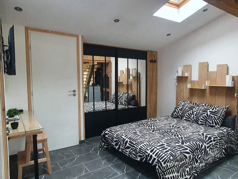 Lit double dans le salon - Chalet confort "La Casetta" à proximité d'Epinal